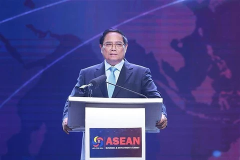 El primer ministro vietnamita, Pham Minh Chinh, habla en el evento. (Fuente: VNA)