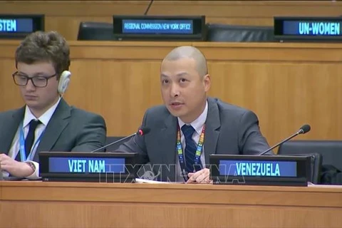 El ministro consejero Nguyen Hoang Nguyen, subjefe de la delegación permanente de Vietnam ante las Naciones Unidas, habla en el evento. (Fuente:VNA)