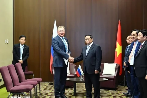 El primer ministro vietnamita, Pham Minh Chinh recibe a Kudryashov Sergei Ivanovich, director general de la compañía petrolera rusa Zarubezhneft. (Fuente: VNA)