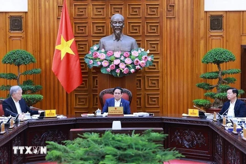 El primer ministro Pham Minh Chinh habla en la reunión. (Fuente: VNA)