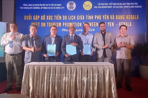 Ceremonia de firma del memorando de cooperación entre empresas indias y la provincia de Phu Yen.