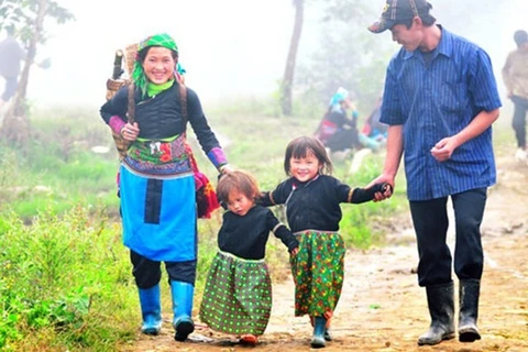 En los últimos años, el Partido y el Estado de Vietnam han hecho muchos esfuerzos para implementar medidas para mejorar la igualdad de género en áreas de minorías étnicas. (Fuente: toquoc.vn)