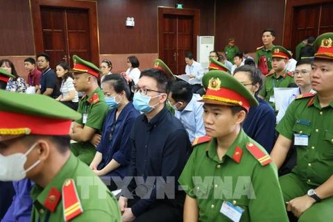 Los acusados ​​en la audiencia de apelación del caso Van Thinh Phat el 4 de noviembre (Foto: VNA)