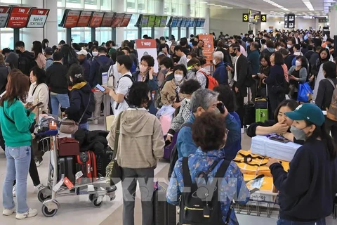 Pasajeros en el aeropuerto internacional de Jeju (Fuente: AFP/VNA)