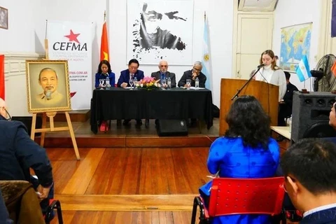 Seminario “Ho Chi Minh y las relaciones Vietnam-América Latina” fue organizado conjuntamente por la Comisión de Asuntos Exteriores del Comité Central del Partido, la Embajada de Vietnam en Argentina y el Partido Comunistad de Argentina, el 22 de agosto de 2024. (Foto: VNA)