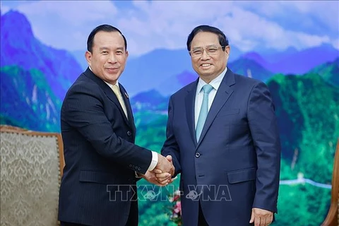 越南政府总理范明政会见柬埔寨监察部大臣华合。图自越通社