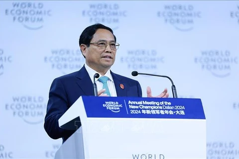 Le Premier ministre Pham Minh Chinh prend la parole lors de la séance d'ouverture de la 15e Conférence annuelle des pionniers du Forum économique mondial (FEM). Photo: VNA