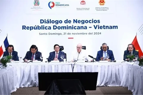 Le PM Pham Minh Chinh assiste à un forum d'affaires Vietnam-République dominicaine. Photo: VNA