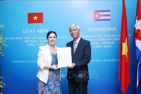 Ariadne Feo Labrada, consul générale de Cuba à Hô Chi Minh-Ville et Vo Van Hoan, vice-président du Comité populaire de Hô Chi Minh-Ville. Photo: VNA