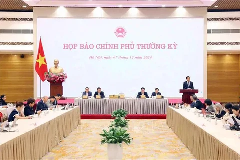 Panorama de la conférence de presse régulière du gouvernement. Photo: VNA