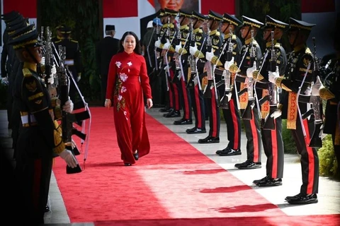 La vice-présidente du Vietnam, Vo Thi Anh Xuan, à la tête d’une délégation vietnamienne, a assisté à la cérémonie d'investiture du président indonésien pour le mandat 2024-2029, Prabowo Subianto. Photo : VNA