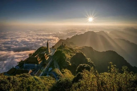 Las estructuras culturales espirituales en la cima del monte Fansipan en Sa Pa (Foto: Sun Group)