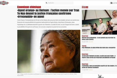 La prensa publica la noticias sobre el juicio. (Foto: VNA)