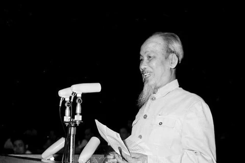 Le Président Hô Chi Minh prend la parole lors de la séance d'ouverture de la 2e session de la 3e Assemblée nationale, le 7 avril 1965. Photo d'archives : VNA