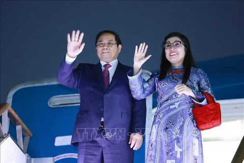 Le Premier ministre Pham Minh Chinh et son épouse quittent Séoul, terminant avec succès leur visite officielle en République de Corée. Photo : VNA