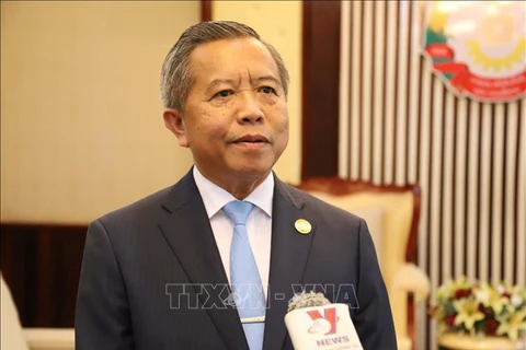 Le ministre lao des Technologies et des Médias, du président de l'Association d'amitié Laos-Vietnam, académicien, professeur Dr. Boviengkham Vongdara. Photo : VNA
