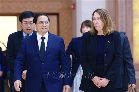 Le Premier ministre Pham Minh Chinh et la présidente du Sénat australien Sue Lines. Photo : VNA