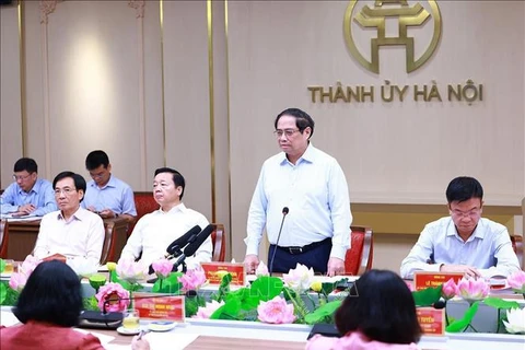 Le Premier ministre Pham Minh Chinh a travaillé le 17 août à Hanoï avec la Permanence du Comité du Parti de Hanoï. Photo : VNA