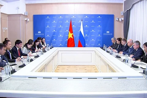 Le secrétaire général et président du Bureau de l'Assemblée nationale du Vietnam Bui Van Cuong a travaillé avec le chef du Bureau de la Douma d'État de l’Assemblée fédérale de Russie, Diveikin. Photo : daibieunhandan.vn