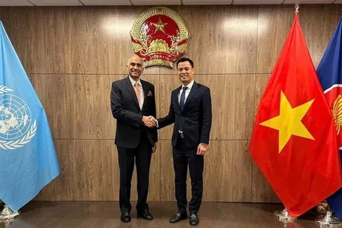 L'ambassadeur Dang Hoang Giang, chef de la Mission permanente du Vietnam auprès de l'ONU, a reçu le 11 septembre à New York l'ambassadeur Parvathaneni Harish, chef de la Mission permanente de l'Inde auprès de l'ONU. Photo : ministère des AE