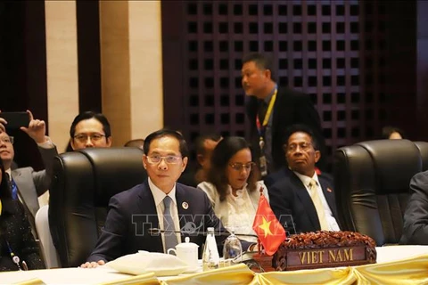 Le vice-Premier ministre et ministre des Affaires étrangères Bui Thanh Son à la réunion des ministres des Affaires étrangères de l'ASEAN. Photo : VNA