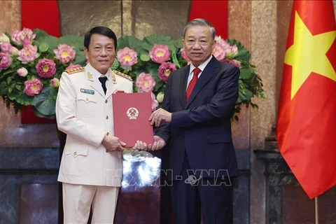 Promotion d'officiers supérieurs de la sécurité publique et de l'armée