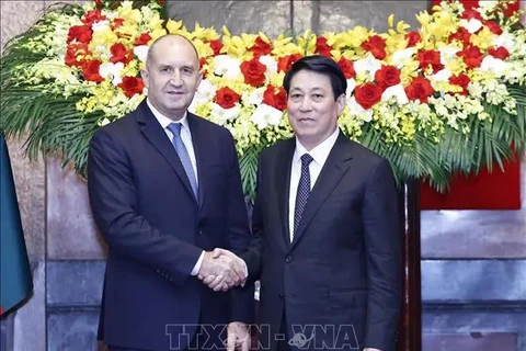 Le président bulgare Rumen Radev et le président Luong Cuong (droite). Photo : VNA