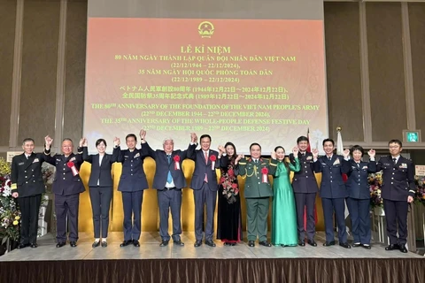 La cérémonie de célébration du 80e anniversaire de la fondation de l'Armée populaire du Vietnam (22 décembre 1944 - 22 décembre 2024) et du 35e anniversaire de la Journée de la défense nationale du Vietnam. Photo : VNA