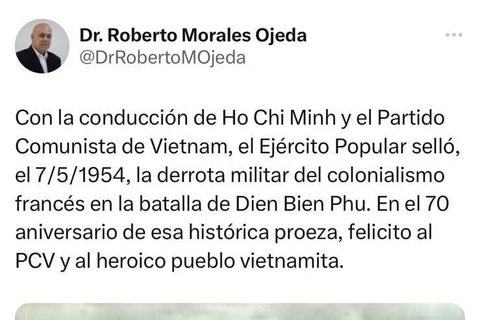 Permanent member of the Secretariat of the Communist Party of Cuba Central Committee Roberto Morales Ojeda extends greetings to the Vietnamese Party and people on the occasion of the 70th anniversary of the Dien Bien Phu Victory (Photo: VNA)