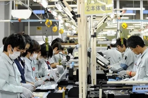 Vietnamese workers at a laptop factory in Kobe, Japan. (Photo: baodautu.vn)