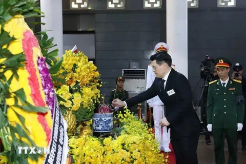 A delegation of Thailand pays respects to Party General Secretary Nguyen Phu Trong at the state funeral in Hanoi (Photo: VNA)