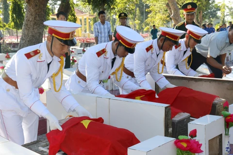 Memorial service held for martyrs’ remains (Photo: VNA)