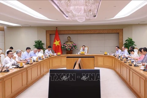 Deputy Prime Minister Tran Hong Ha chairing meeting on seeking ideas towards completing a draft plan on carbon market development in Vietnam (Photo: VNA)