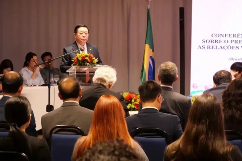 Politburo member, Secretary of the CPV Central Committee, and head of its Commission for Information and Education Nguyen Trong Nghia speaking at the seminar (Photo: VNA)