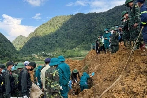 Search for the victims in Vietnam's Cao Bang province (Photo: VNA) 