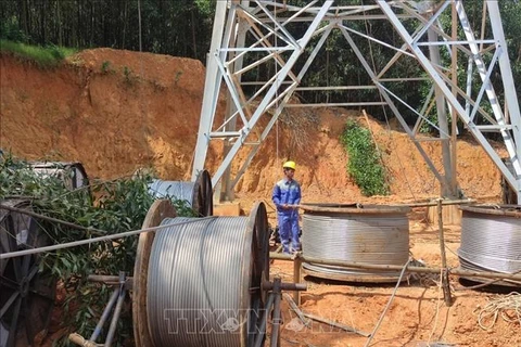 Efforts made to finish 220kV Nam Sum – Nong Cong transmission line project in October (Photo: VNA)