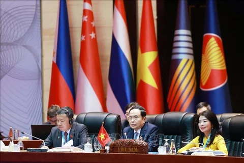 NA Chairman Tran Thanh Man (C) attends AIPA Executive Committee meeting (Photo: VNA)