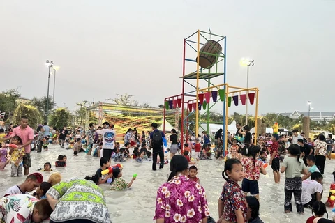 People at Thailand's Songkran holiday from April 11-15. A spike in COVID-19-related hospital admissions and deaths among at-risk groups was noticed since the event. (Photo: VNA)