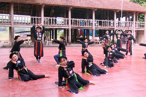 At a training session of members from a Cao Lan ethnic folk singing and dancing club. (Photo: Bac Giang Newspaper)