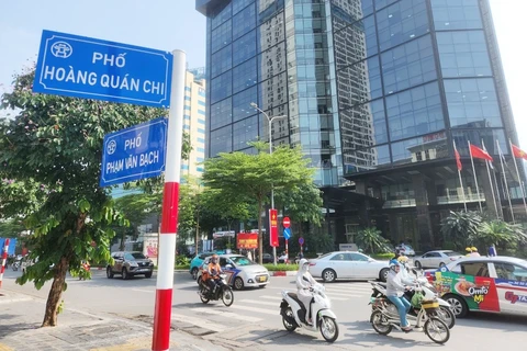 A traffic monitoring system will be installed at the intersection of Pham Van Bach - Hoang Quan Chi streets, Cau Giay district. (Photo: hanoimoi.vn)