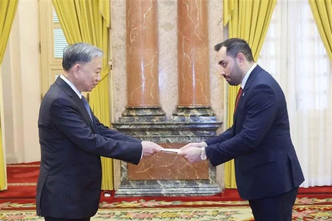 President To Lam (L) and Nicaraguan Ambassador Mario Jose Armengol Campos at the event in Hanoi on June 21. (Photo: VNA)
