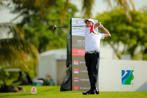 Ho Anh Duy competes in the last day of the Southeast Asian Amateur Golf Team Championships 2024. He wins the gold in the Lion City Cup for boys' U16. (Photos of VGA) 