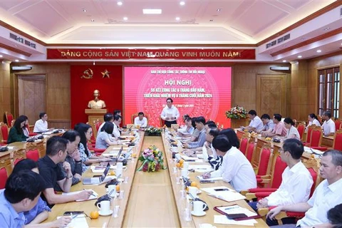 Politburo member, Secretary of the Party Central Committee and Chairman of the committee’s Commission for Information and Education Nguyen Trong Nghia speaks at the conference. (Photo: VNA)