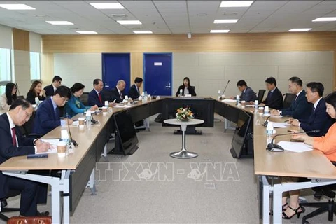 At the working session between a delegation from Vietnam's Ministry of Home Affairs (MoHA) and the Republic of Korea (RoK)'s National Human Resources Development Institute (NHI) on July 17. (Photo: VNA)