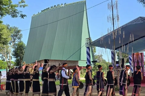 The Central Highlands province of Kon Tum is working to strengthen the preservation and promotion of the cultural heritage of local ethnic minorities, particularly the space of gong culture, traditional festivals, and folk songs, dances, and music. (Photo: VNA)