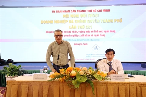 Nguyen Duc Lenh, deputy director of the State Bank of Vietnam’s HCM City office, replies to questions from business owners at a conference between businesses and the city government in HCM City on October 31. (Photo: courtesy of ITPC)