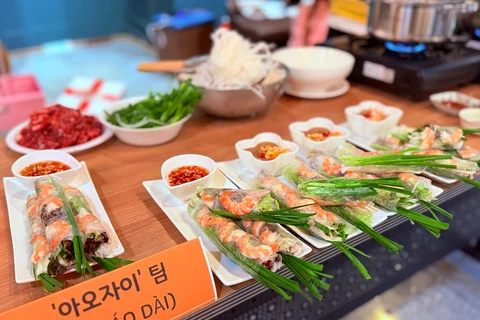 Vietnamese spring rolls prepared by a participating team (Photo: VNA) 