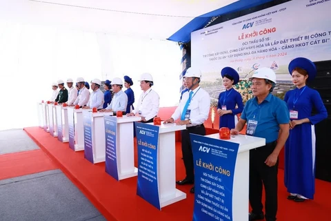 At the ground-breaking ceremony of the new cargo terminal at the Cat Bi International Airport. (Photo: ACV)