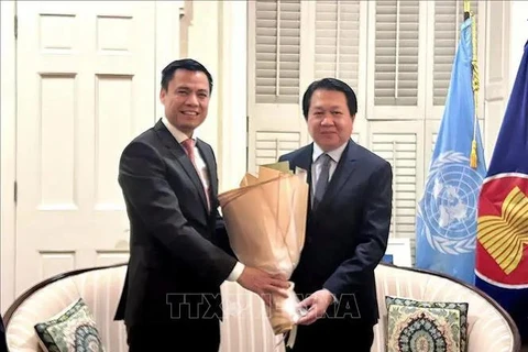 Ambassador Dang Hoang Giang (L), head of Vietnam's Permanent Mission to the United Nations, congratulates his Lao counterpart Ambassador Anouparb Vongnorkeo on the occasion of Laos’ 49th National Day (December 2, 1975 – 2024). (Photo: VNA)