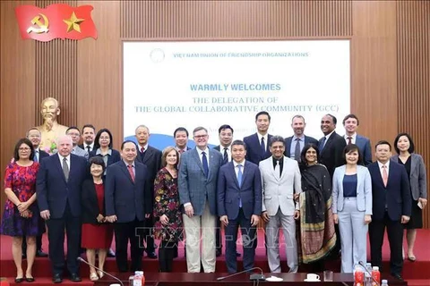 Participants of the December 4 meeting between VUFO President Phan Anh Son and an international delegation of Protestant pastors and two representatives of the US-based Institute for Global Engagement. (Photo: VNA)